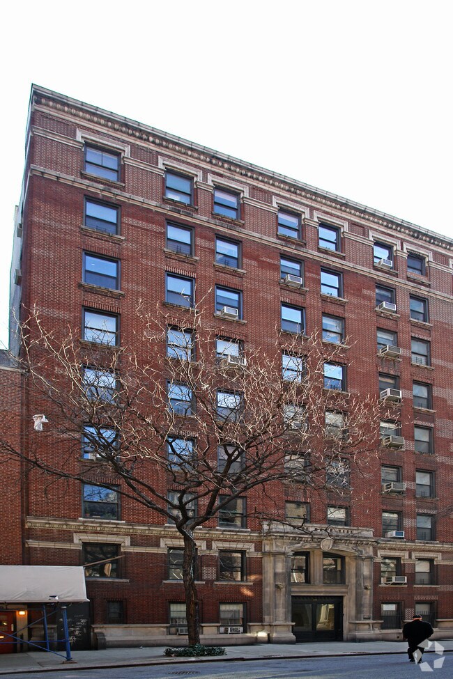 Building Photo - 225 W 71st St
