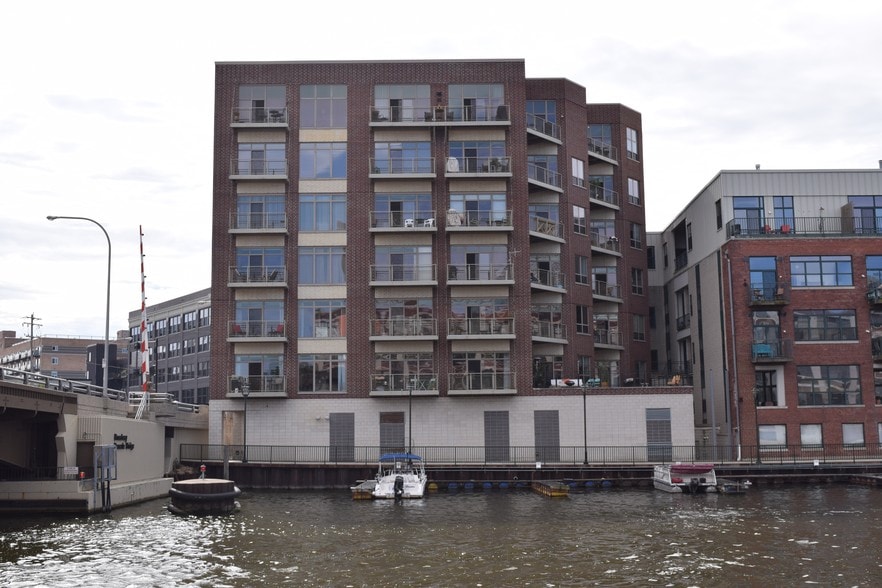 Building Photo - 210 S Water St