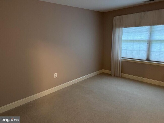 Building Photo - 615 Strandhill Ct