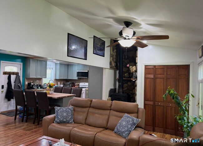 Building Photo - 16 Flak Ln