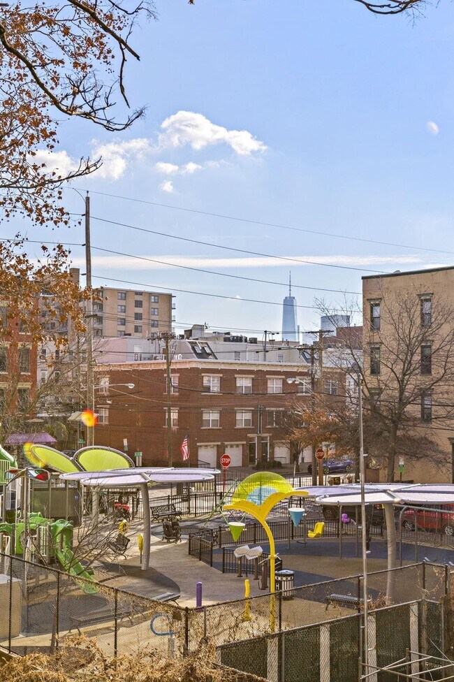 Building Photo - 309 Monroe St