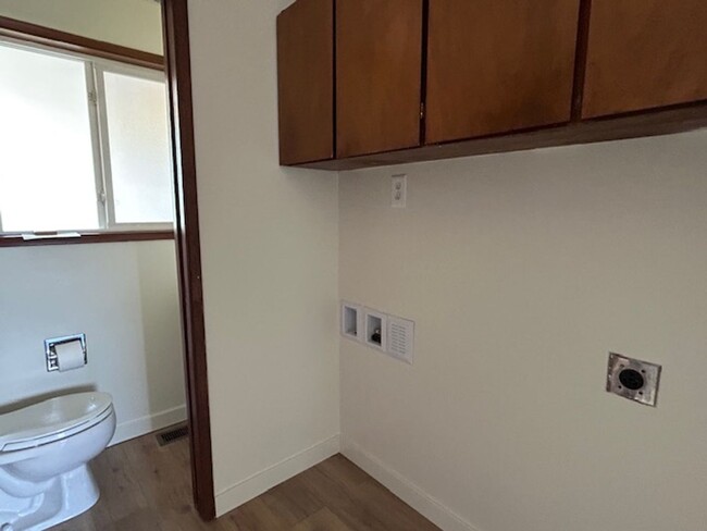 Building Photo - Molalla Country Home