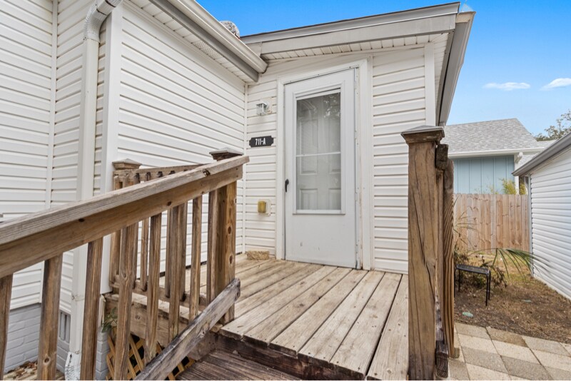 Building Photo - 711 W Blount St