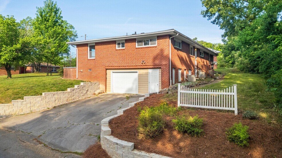 Building Photo - 301 Wygoda Cir