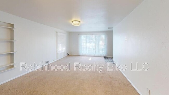 Building Photo - 454 Cedar St