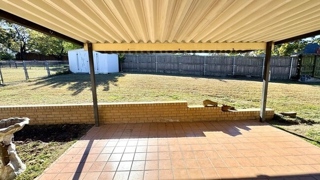 Building Photo - Comfortable & Convenient Living on Nightin...