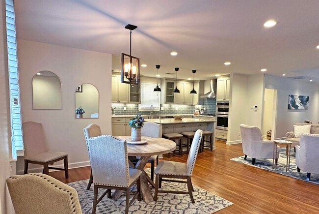 Building Photo - 3815 Montclair Dr