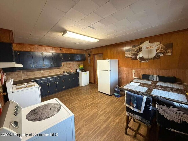 Building Photo - 717 Prospect Ave