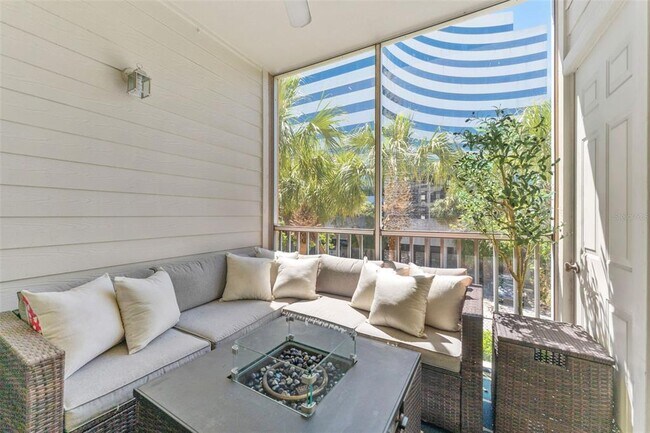 Building Photo - 1203 Bay Club Cir
