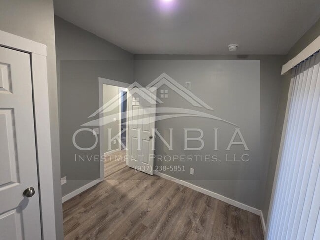 Building Photo - 1038 Rossiter Dr