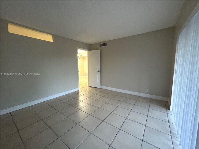 Building Photo - 2700 Riverside Dr