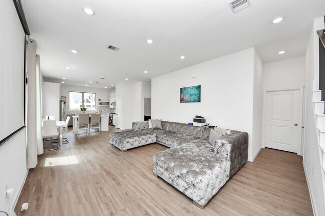 Building Photo - 309 Violet Crown Ln