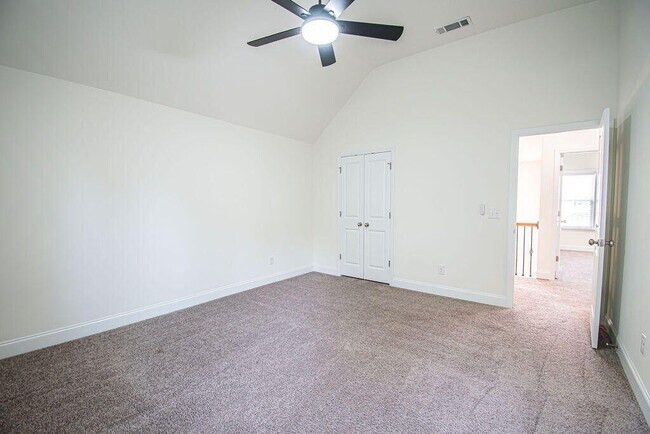 Building Photo - 1609 Lindley Ln
