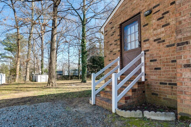 Building Photo - Beautiful Brick Ranch Available For Rent - Pets are welcome!!!