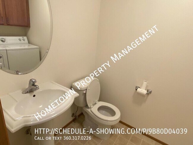 Building Photo - 3 bdrm Townhouse Avail NOW!