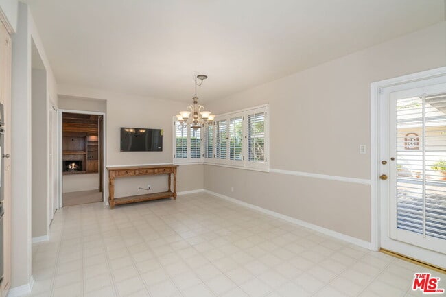 Building Photo - 14972 Camarosa Dr