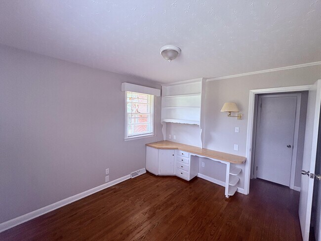 Building Photo - 406 Forest Grove Ave
