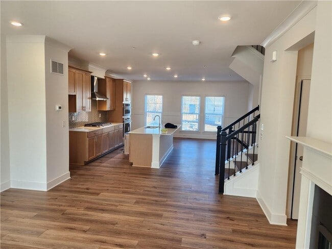 Building Photo - 404 Brodie Dr