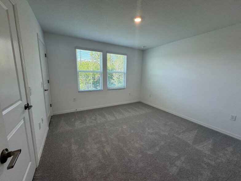Building Photo - 3133 Skyline Lp