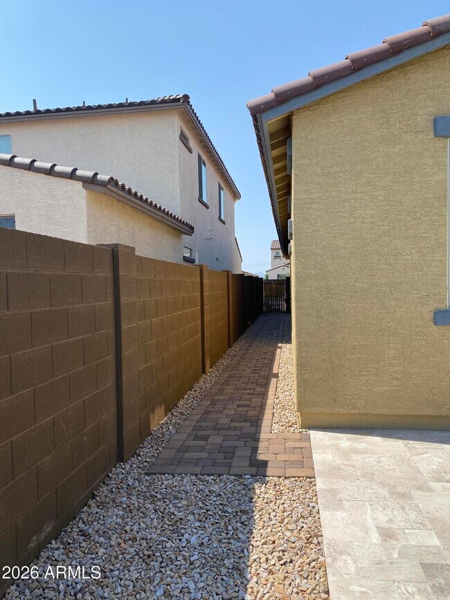 Building Photo - 8826 W Medlock Dr