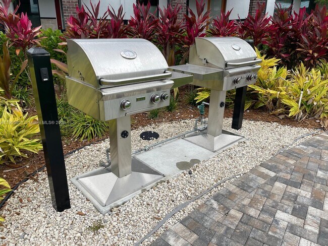 Building Photo - 8366 NW 7th Ct