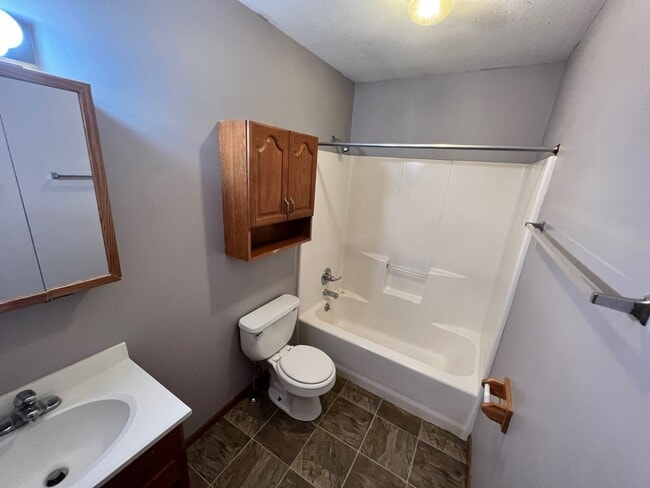 Building Photo - Spacious 4 Bedroom Unit in Central Manhattan!