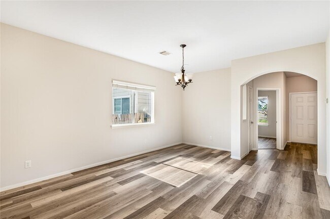 Building Photo - 1623 Royal Chase Dr