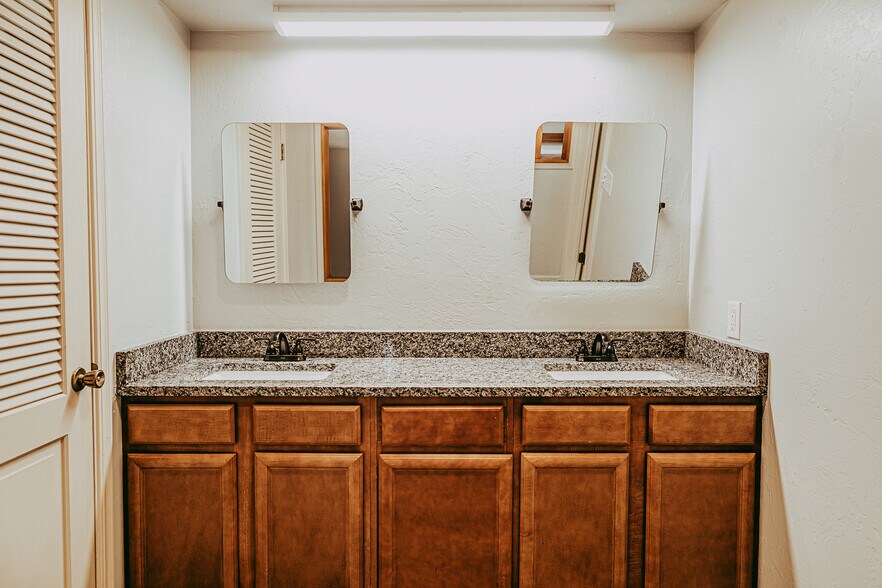 Master Suite - 5331 Indian Hill Rd