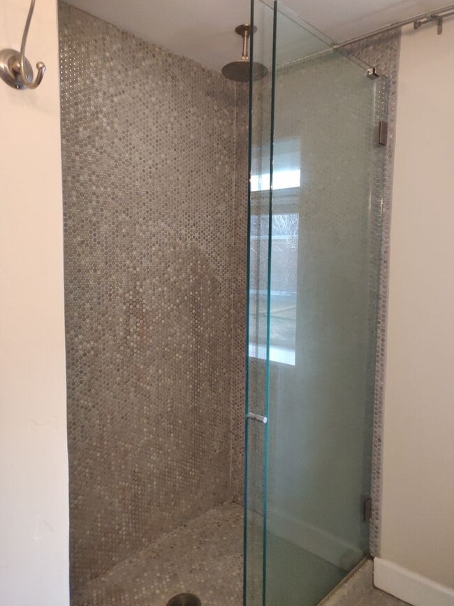 Building Photo - Urban Elegance Meets Ultimate Privacy Near Juniper Park