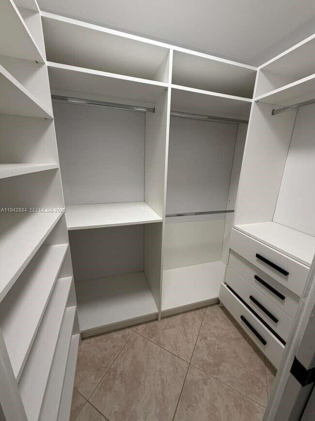 Building Photo - 3208 Colony Club Rd