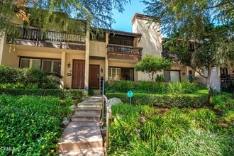 Building Photo - 5711 Owensmouth Ave