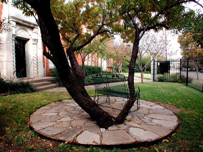 Building Photo - 835 N Bishop Ave