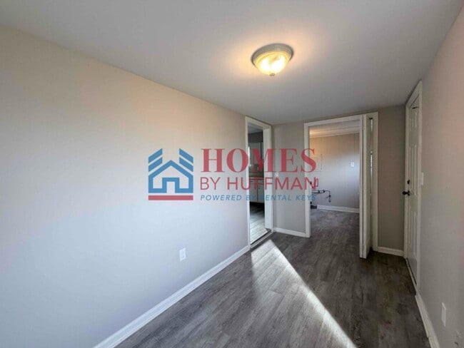 Building Photo - Two Bedroom House | Move In Ready