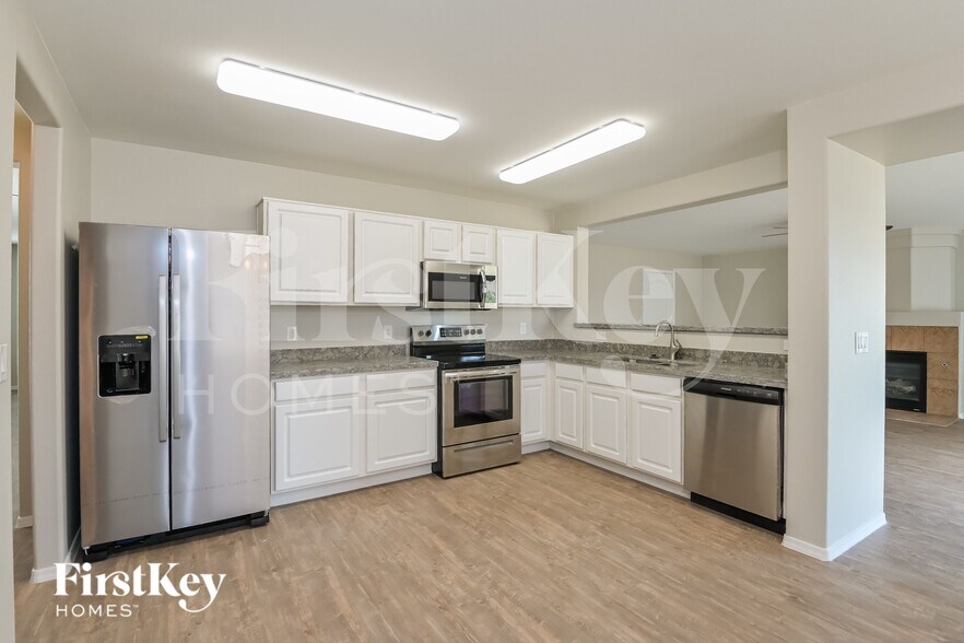 Building Photo - 6887 S Martlet Dr