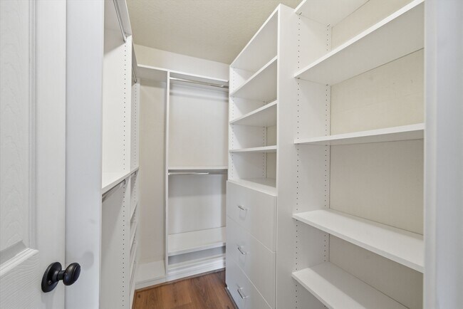 Building Photo - 5508 Elysian St