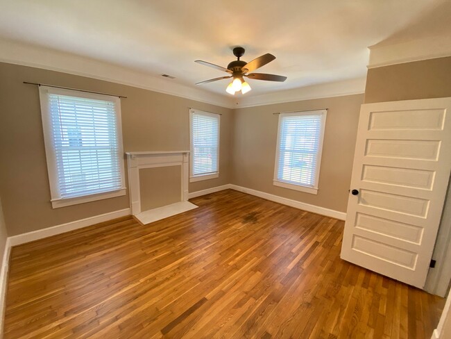 Building Photo - Beautiful 3 Bed 3.5 Bath House