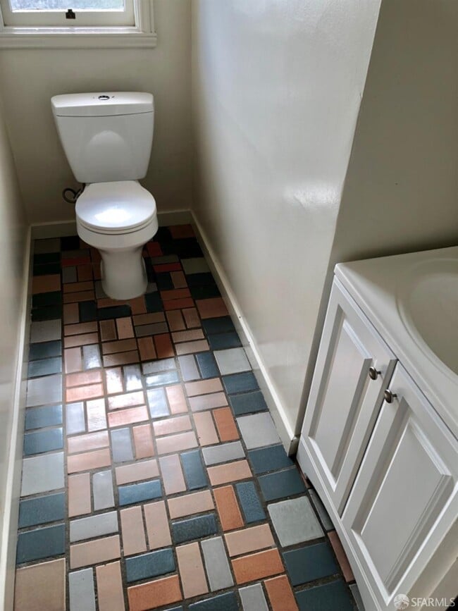 Building Photo - 1537 34th Ave