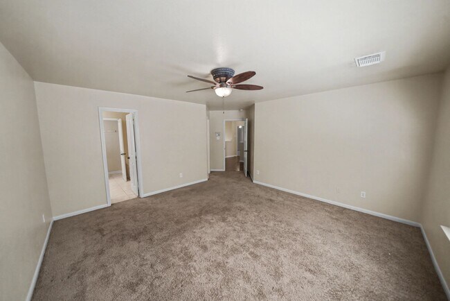 Building Photo - Beautiful 5-Bedroom Home in Schertz - Realtor Commission: $500