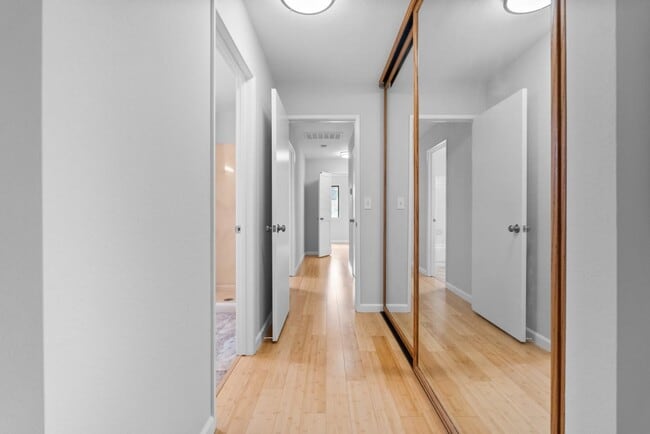 Building Photo - 922 Jungfrau Ct