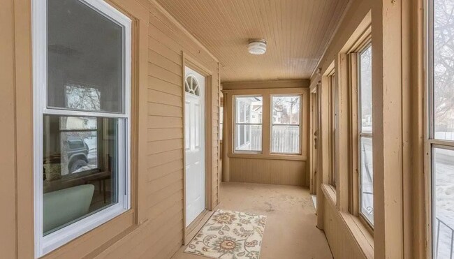 Building Photo - 1015 N 30th Ave
