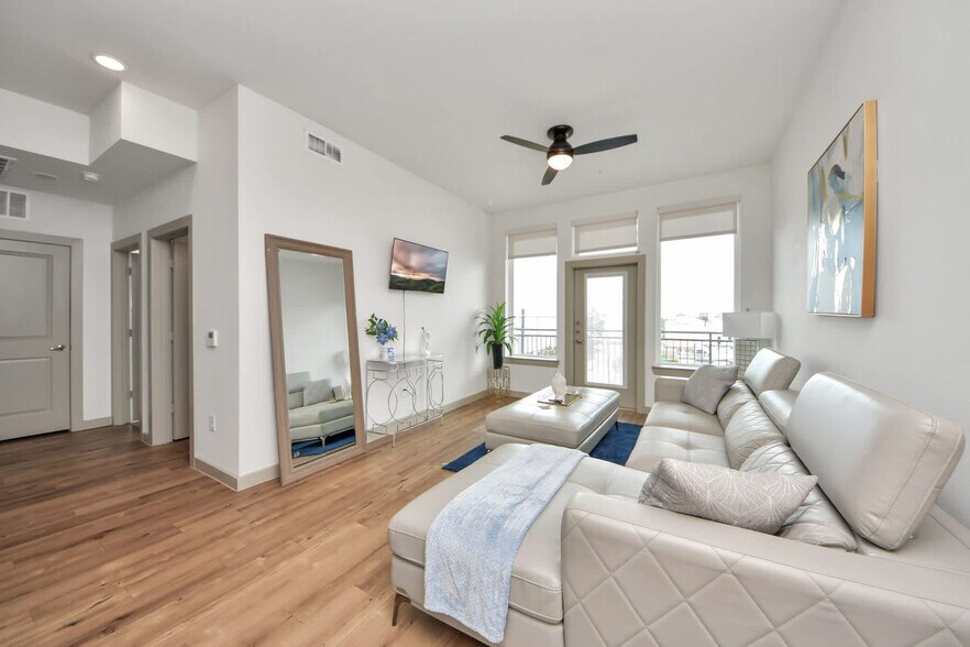 Building Photo - 1111 Shepherd Dr