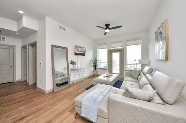 Building Photo - 1111 Shepherd Dr