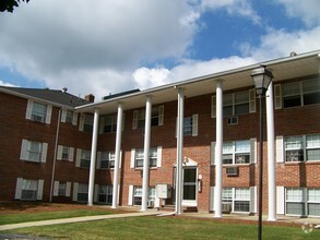 Building Photo - Westside Colonial