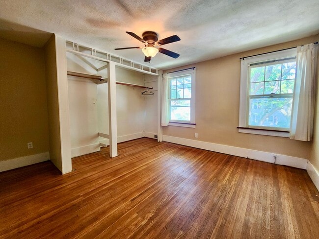 Building Photo - 3 bd 1 ba House | Charlotte | Off street P...