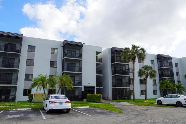 Building Photo - 3720 N Pine Island Rd