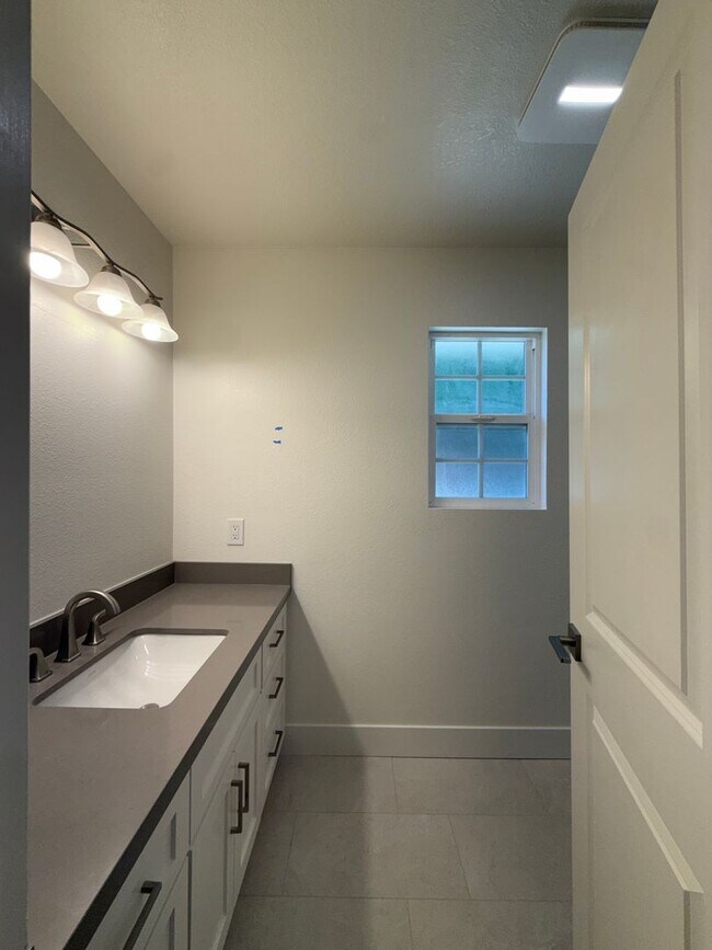 Building Photo - Just Beautifully Updated Village Hills Single Story Home in Orcutt