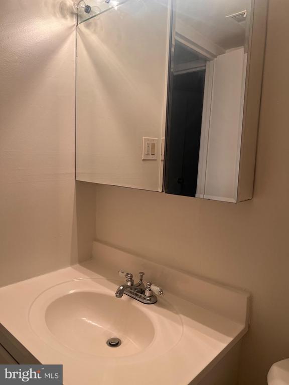 Building Photo - 329 Shawmont Ave