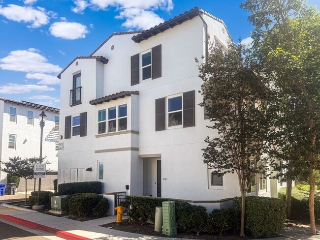 Primary Photo - Beautiful 3B/3.5BA Townhouse in Carlsbad w...