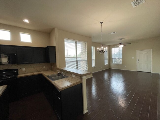 Building Photo - 166 Creekside Villa Dr