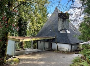 Building Photo - 2 Bed / 2 Bath Lakeview Bellevue cottage $2,995/month
